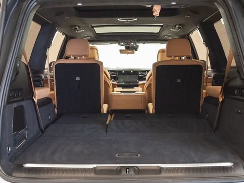 Used 2023 Jeep Grand Wagoneer Series III AWD/4WD image 48