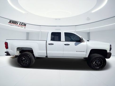 Used 2017 Chevrolet Silverado 1500 W/T w/ Trailering Package RWD image 2