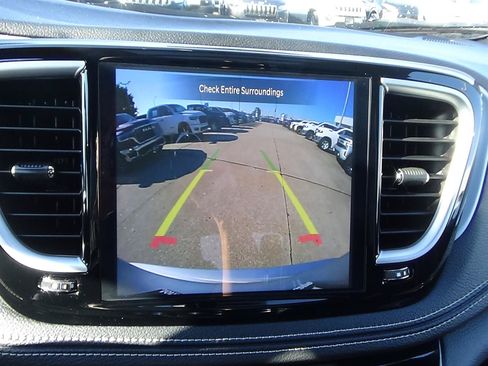 Used 2026 Chrysler Pacifica Limited FWD image 29