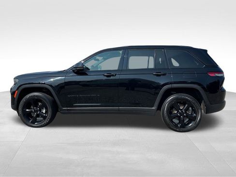 Used 2022 Jeep Grand Cherokee Altitude image 8