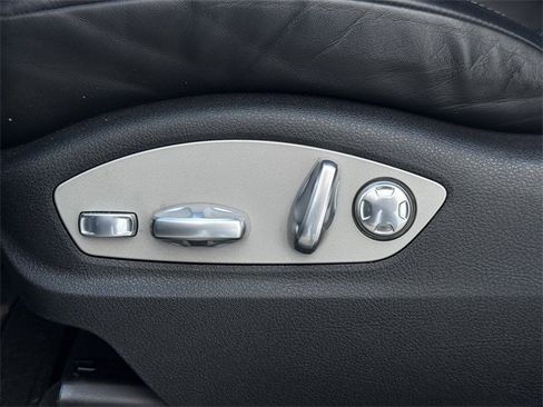 Used 2020 Porsche Macan image 25