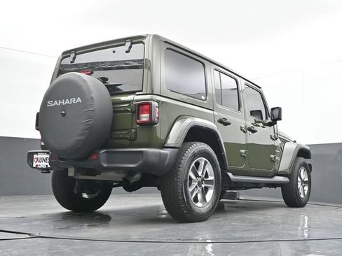 Used 2021 Jeep Wrangler Unlimited Sahara w/ Dual Top Group AWD/4WD image 22