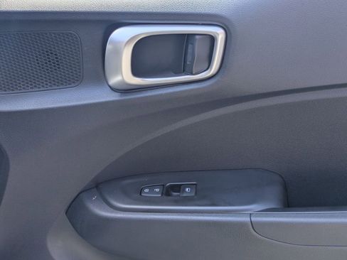 Used 2025 Hyundai Venue SEL FWD image 33