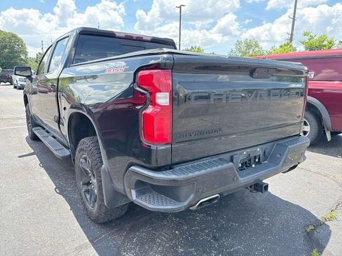 Used 2021 Chevrolet Silverado 1500 LT Trail Boss w/ Convenience Package II AWD/4WD image 2