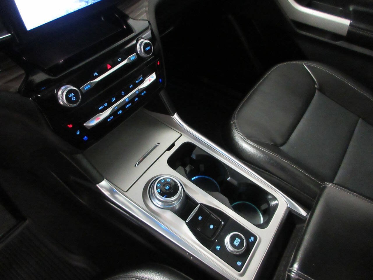 Used 2021 Ford Explorer Limited w/ Equipment Group 301A AWD/4WD image 22
