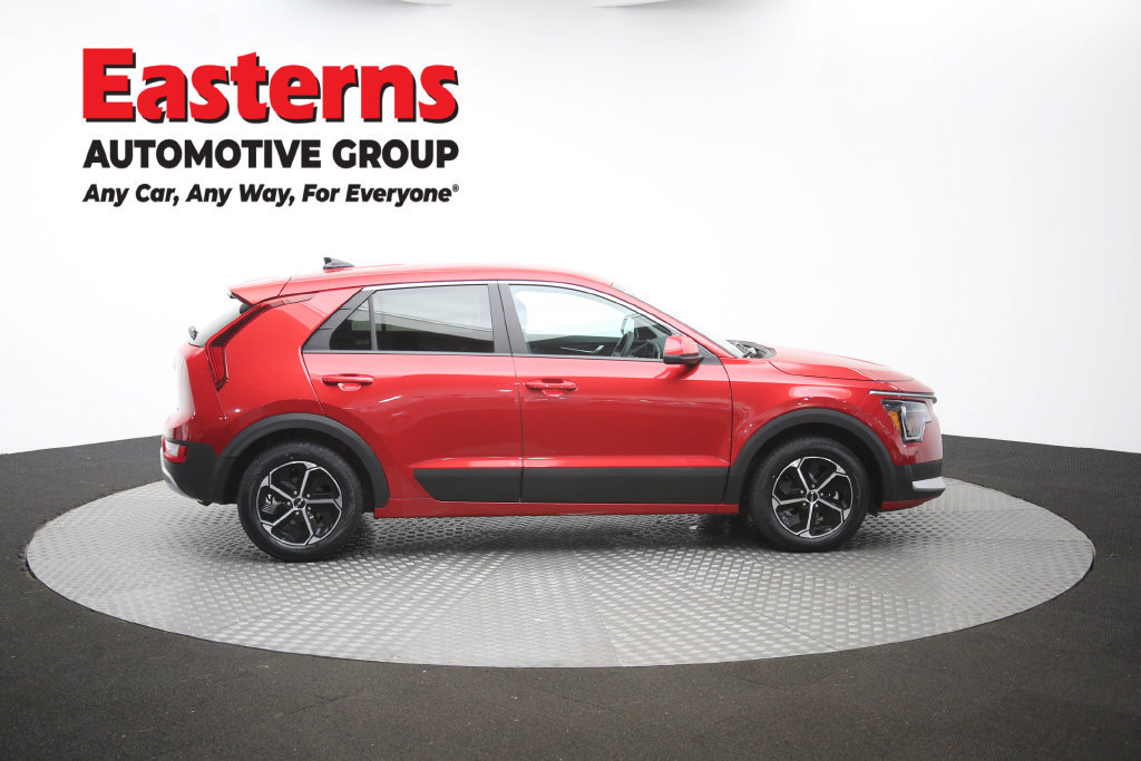 Used 2025 Kia Niro LX FWD image 44