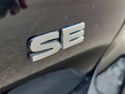 Used 2023 Mitsubishi Outlander SE image 12