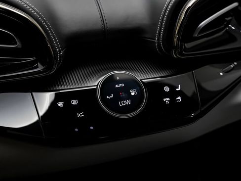 Used 2025 Ferrari Purosangue AWD/4WD image 33