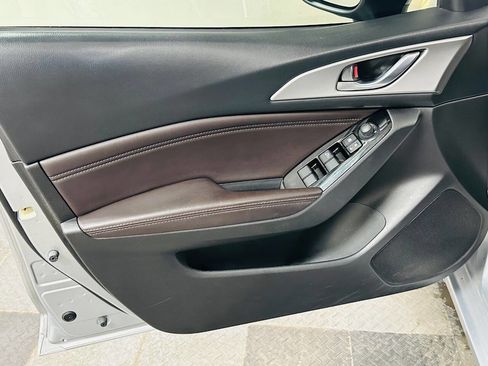 Used 2018 MAZDA MAZDA3 Touring FWD image 25