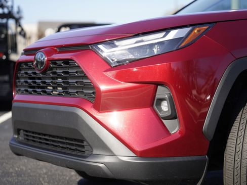 Used 2022 Toyota RAV4 XLE Premium image 35