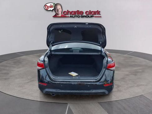 Used 2024 Nissan Sentra SV FWD image 19