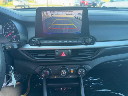 Used 2020 Kia Forte LXS FWD image 28