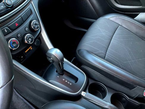 Used 2022 Chevrolet Trax LT w/ LT Convenience Package image 20