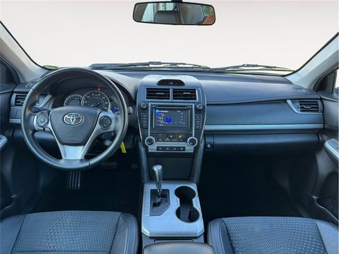 Used 2014 Toyota Camry SE FWD image 10
