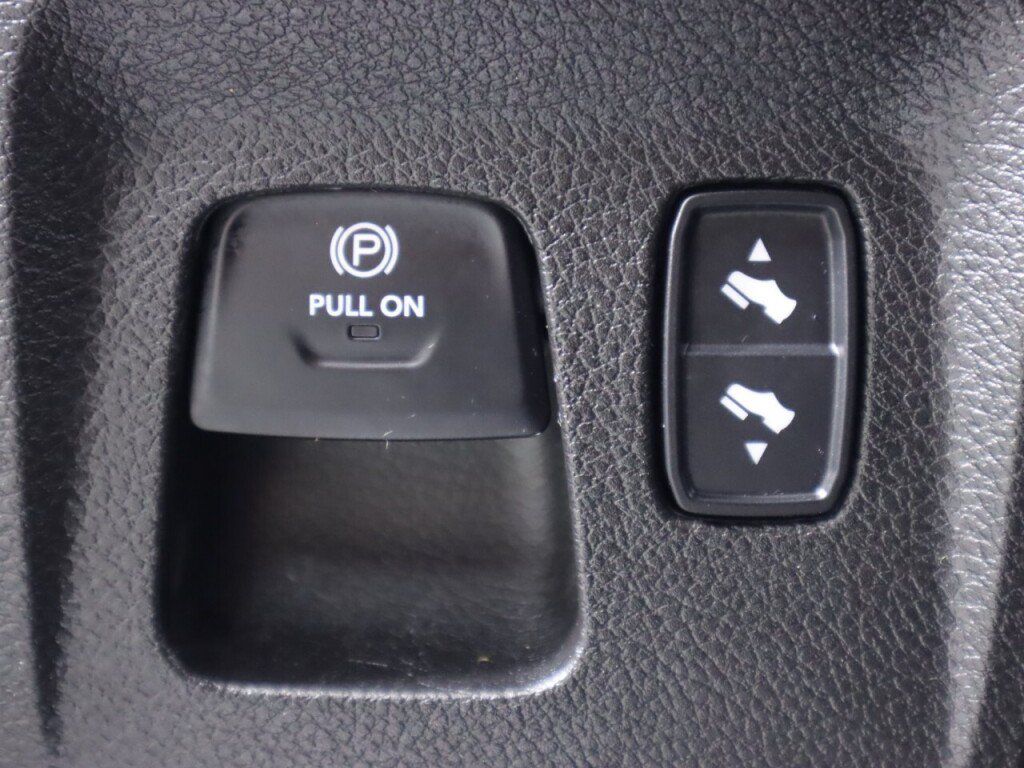 Used 2021 RAM 1500 Laramie AWD/4WD image 11