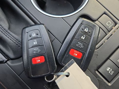 Used 2021 Toyota Highlander XLE image 34