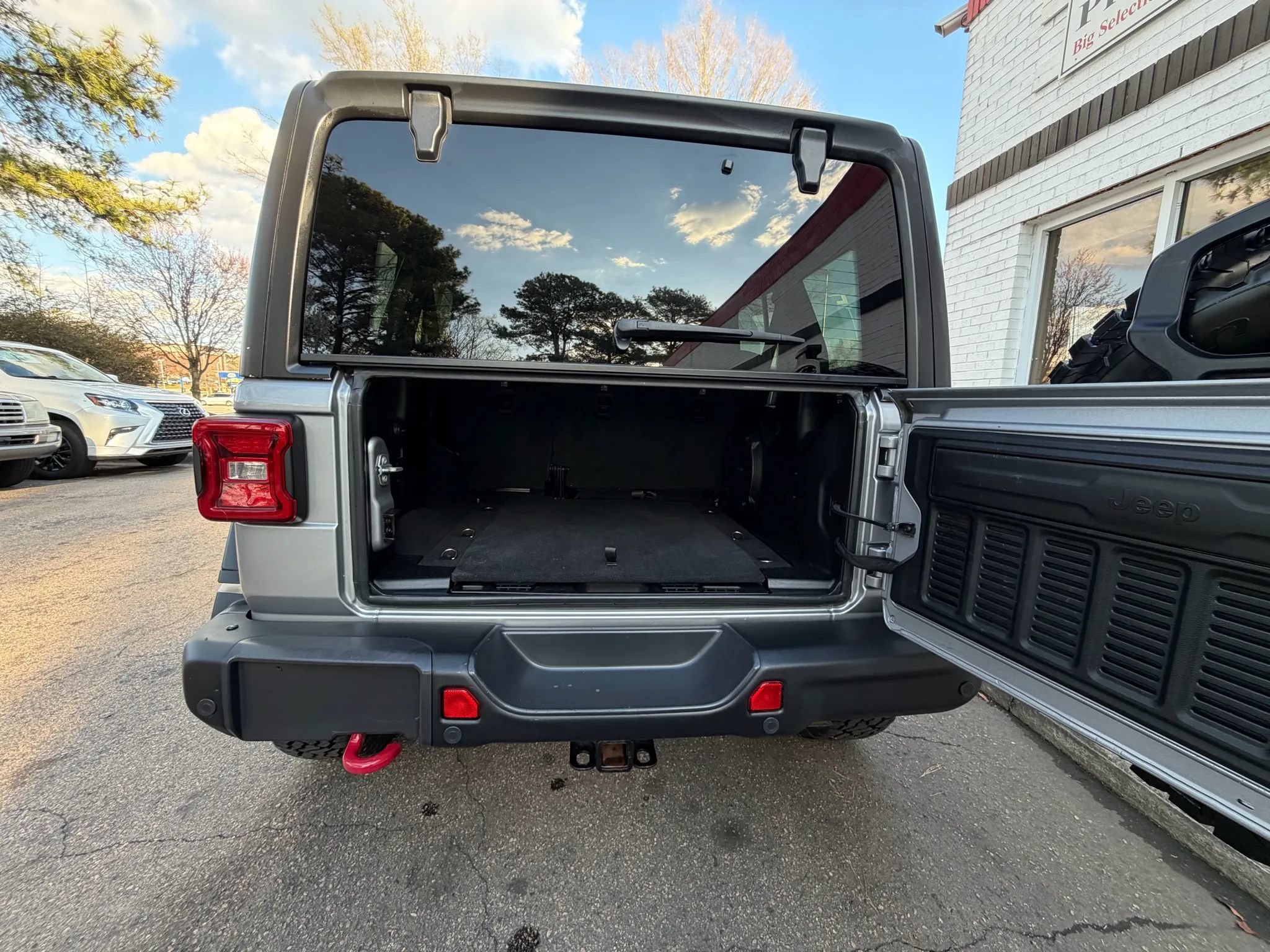 Used 2018 Jeep Wrangler Unlimited Rubicon AWD/4WD image 14