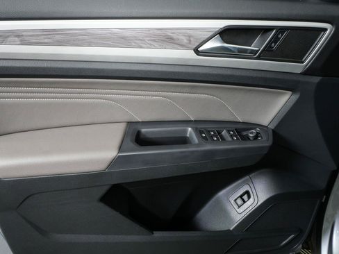 Used 2021 Volkswagen Atlas Cross Sport SE FWD image 6