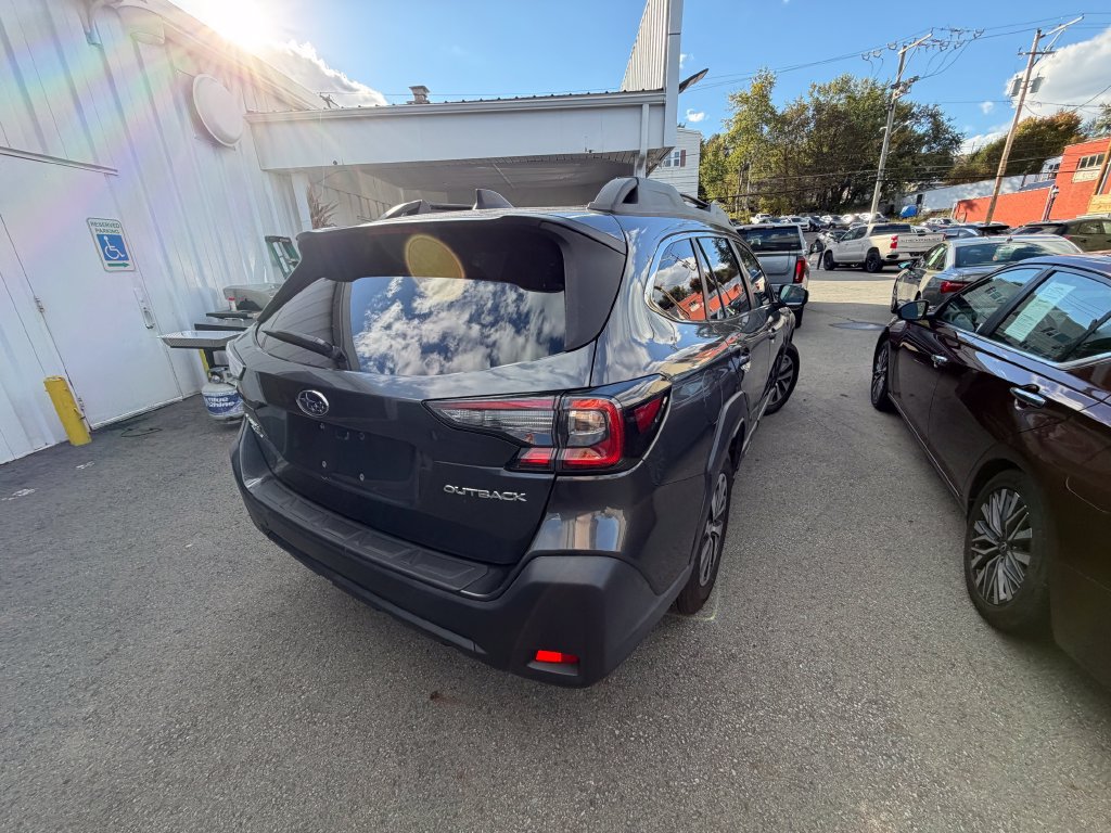 Used 2023 Subaru Outback Premium AWD/4WD image 5