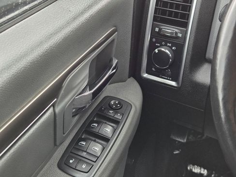 Used 2020 RAM 1500 Classic SLT w/ Luxury Group RWD image 27