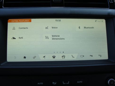 Used 2020 Land Rover Discovery Landmark image 22