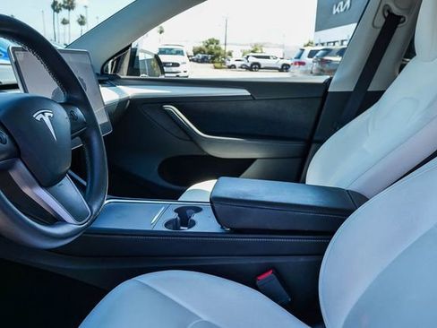 Used 2023 Tesla Model Y Long Range AWD/4WD image 18