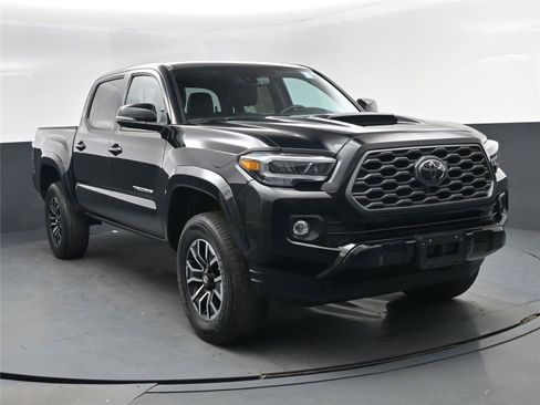 Used 2021 Toyota Tacoma TRD Sport w/ TRD Premium Sport Package image 17