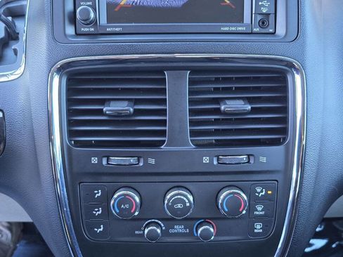 Used 2019 Dodge Grand Caravan SE image 14