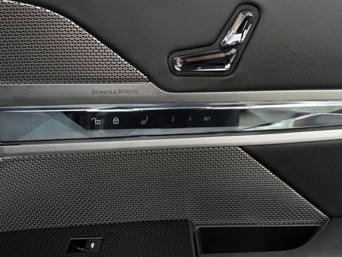 Used 2023 BMW 760i xDrive w/ Executive Package image 44