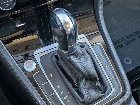 Used 2015 Volkswagen Golf S image 12