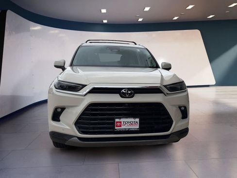 Used 2024 Toyota Grand Highlander AWD image 8