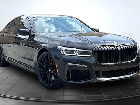 Used 2020 BMW 750i xDrive w/ M Sport Package AWD/4WD image 3