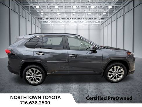Used 2021 Toyota RAV4 XLE Premium AWD/4WD image 4