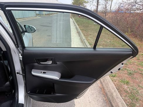 Used 2012 Toyota Camry SE image 21