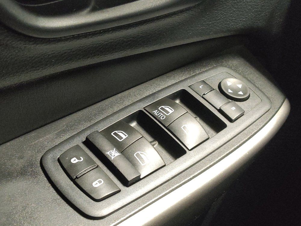 Used 2019 Jeep Cherokee Latitude w/ Popular Appearance Group FWD image 27