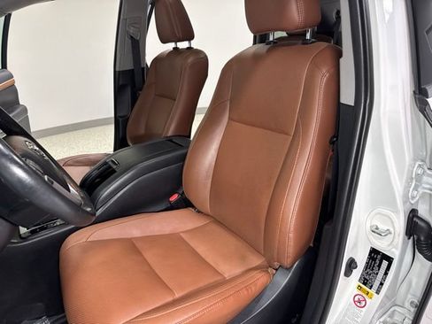 Used 2019 Toyota Highlander Limited Platinum AWD/4WD image 17