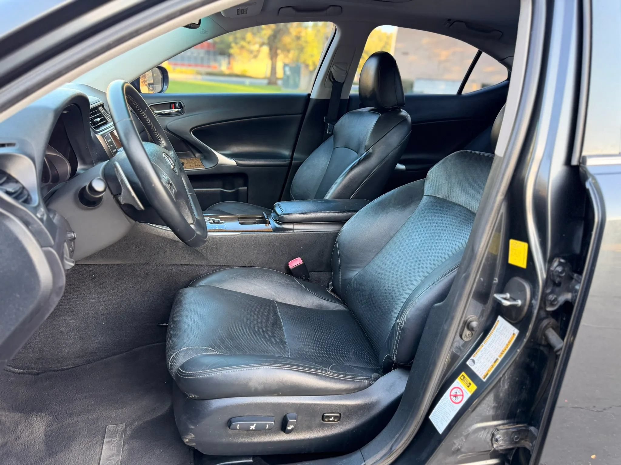 Used 2010 Lexus IS 250 w/ Preferred Accessory Package RWD image 15