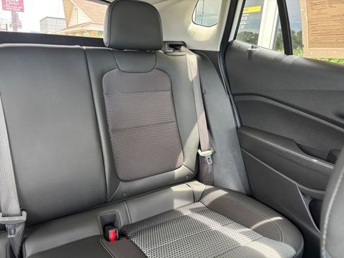 Used 2025 Chevrolet Trax LT FWD image 36