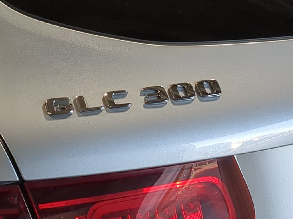 Used 2021 Mercedes-Benz GLC 300 4MATIC image 15