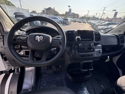Used 2025 RAM ProMaster 2500 w/ Convenience Group image 14