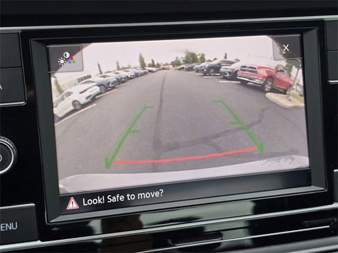 Used 2024 Volkswagen Jetta SE image 3