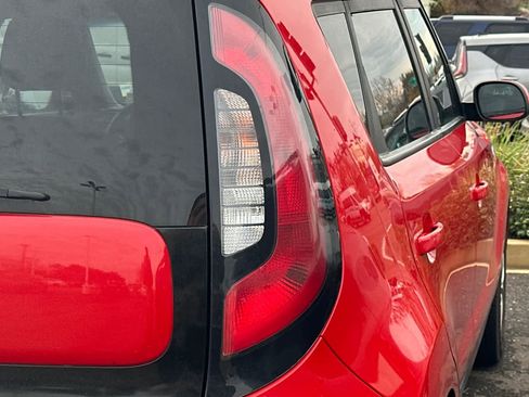 Used 2019 Kia Soul + image 17