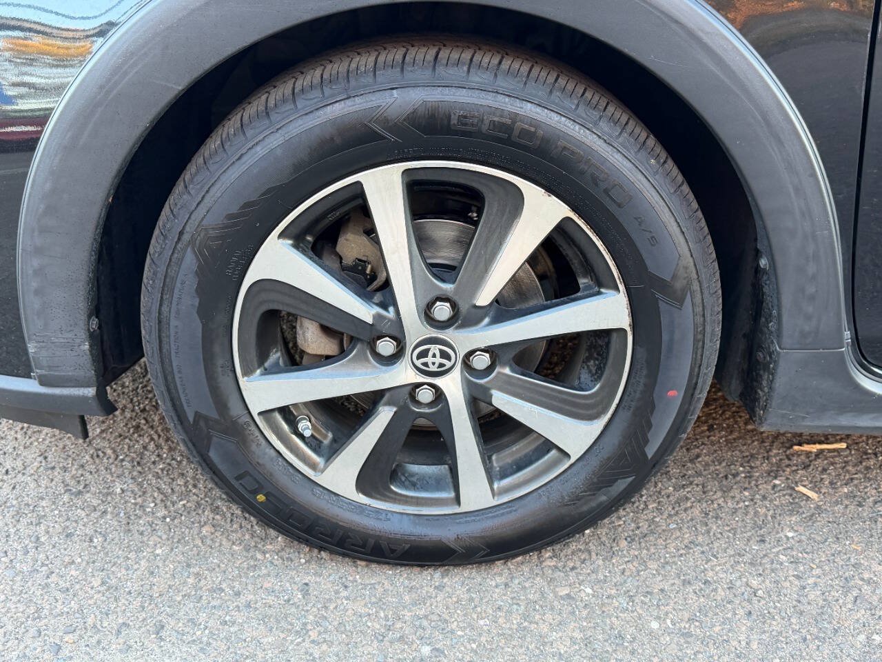 Used 2018 Toyota Prius C Three FWD image 39