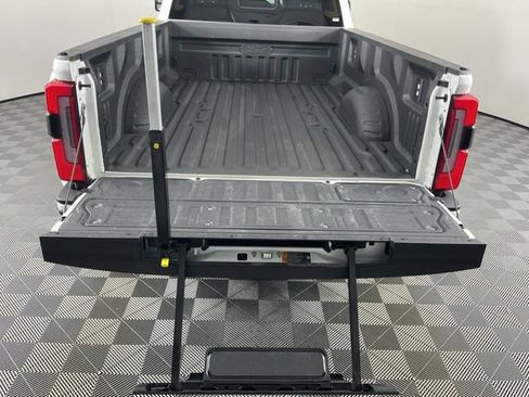 Used 2025 Ford F450 Platinum w/ Platinum Plus Package AWD/4WD image 8
