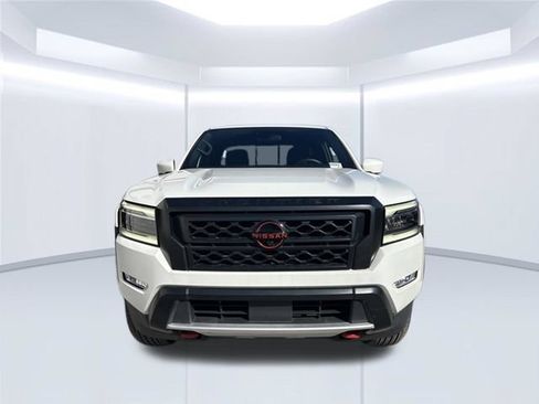 Used 2022 Nissan Frontier Pro-X RWD image 2