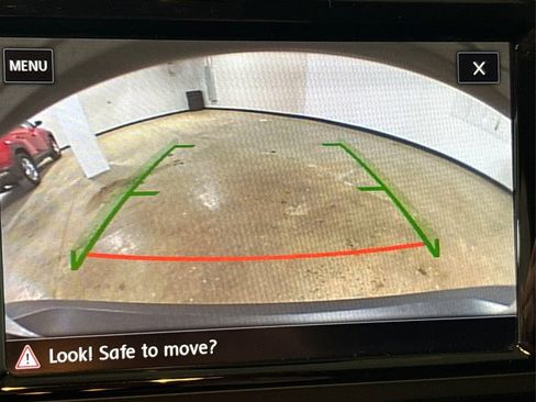 Used 2017 Volkswagen Tiguan S image 33