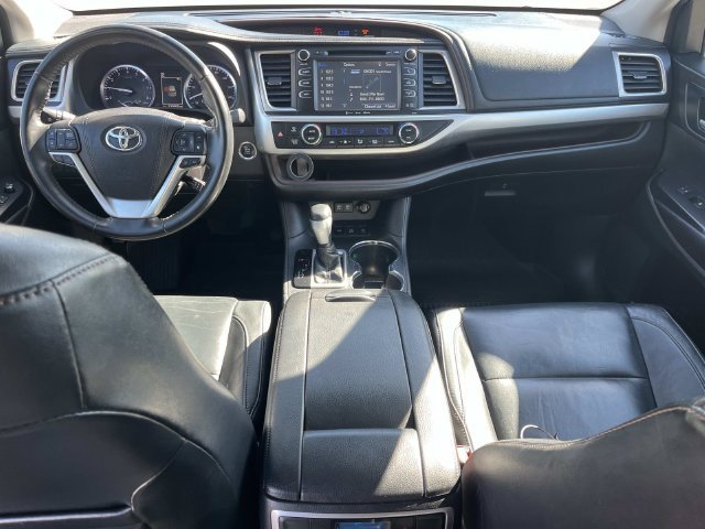Used 2018 Toyota Highlander XLE AWD/4WD image 12
