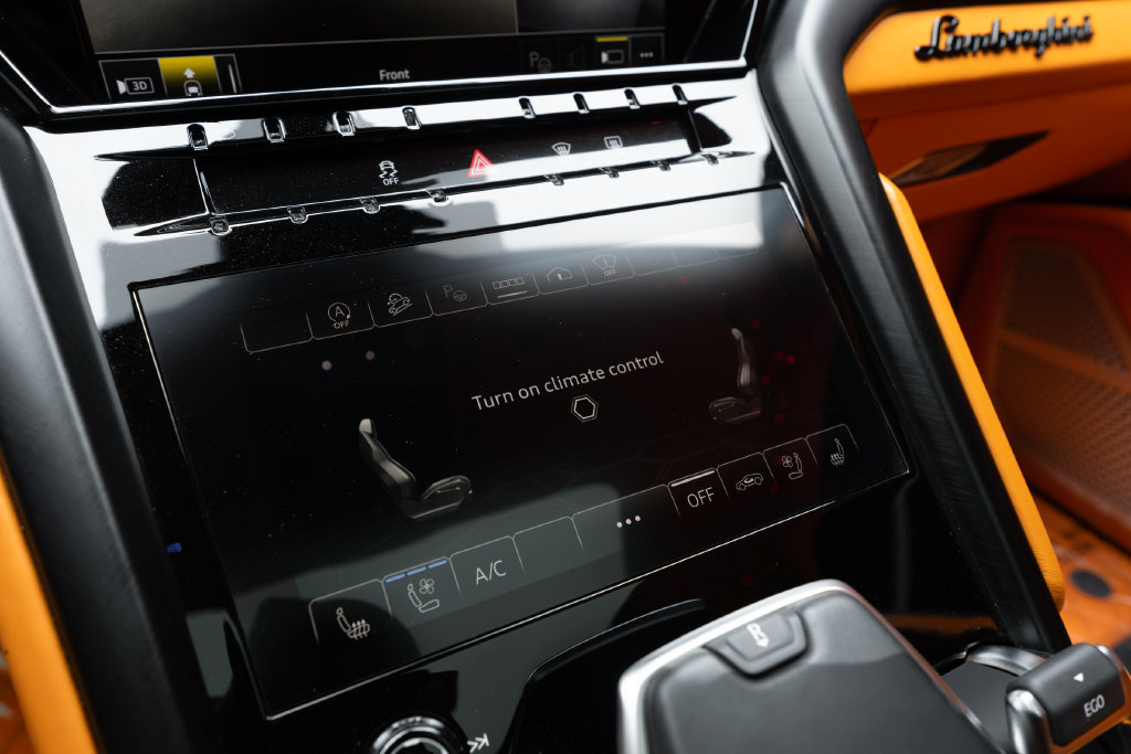 Used 2022 Lamborghini Urus AWD/4WD image 48