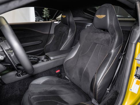 Used 2025 Aston Martin V8 Vantage Coupe image 12