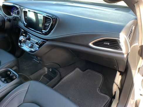 New 2026 Chrysler Pacifica Select AWD/4WD image 33